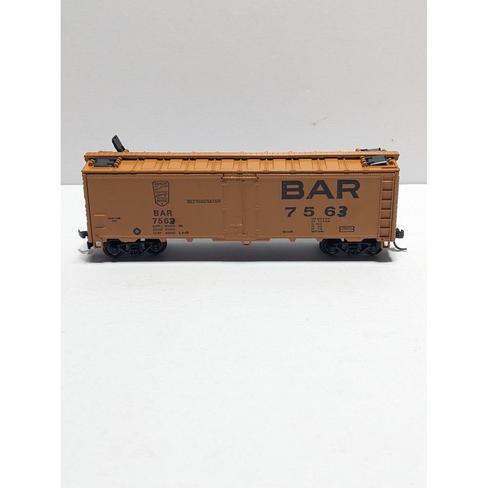 Bangor and Aroostook Railroad BAR 7563 Refrigerator Car HO Scale Brown Train
